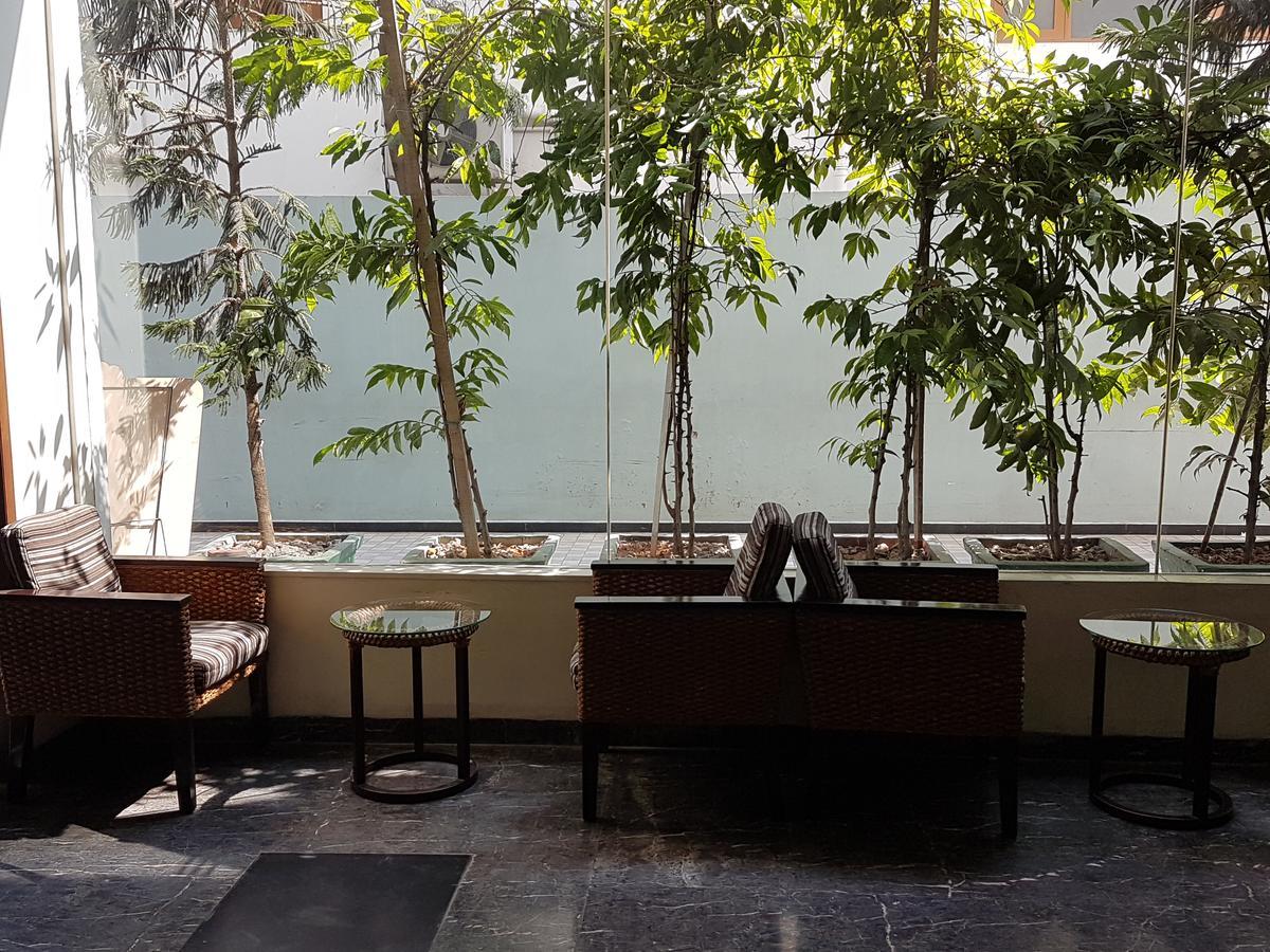 Hotel Kens Haidarábád Kültér fotó